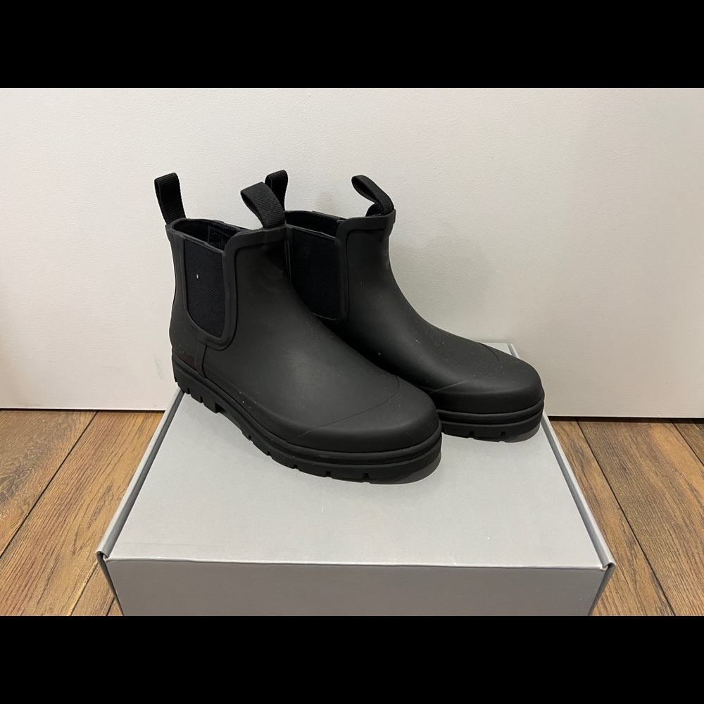 Everlane Rainboots